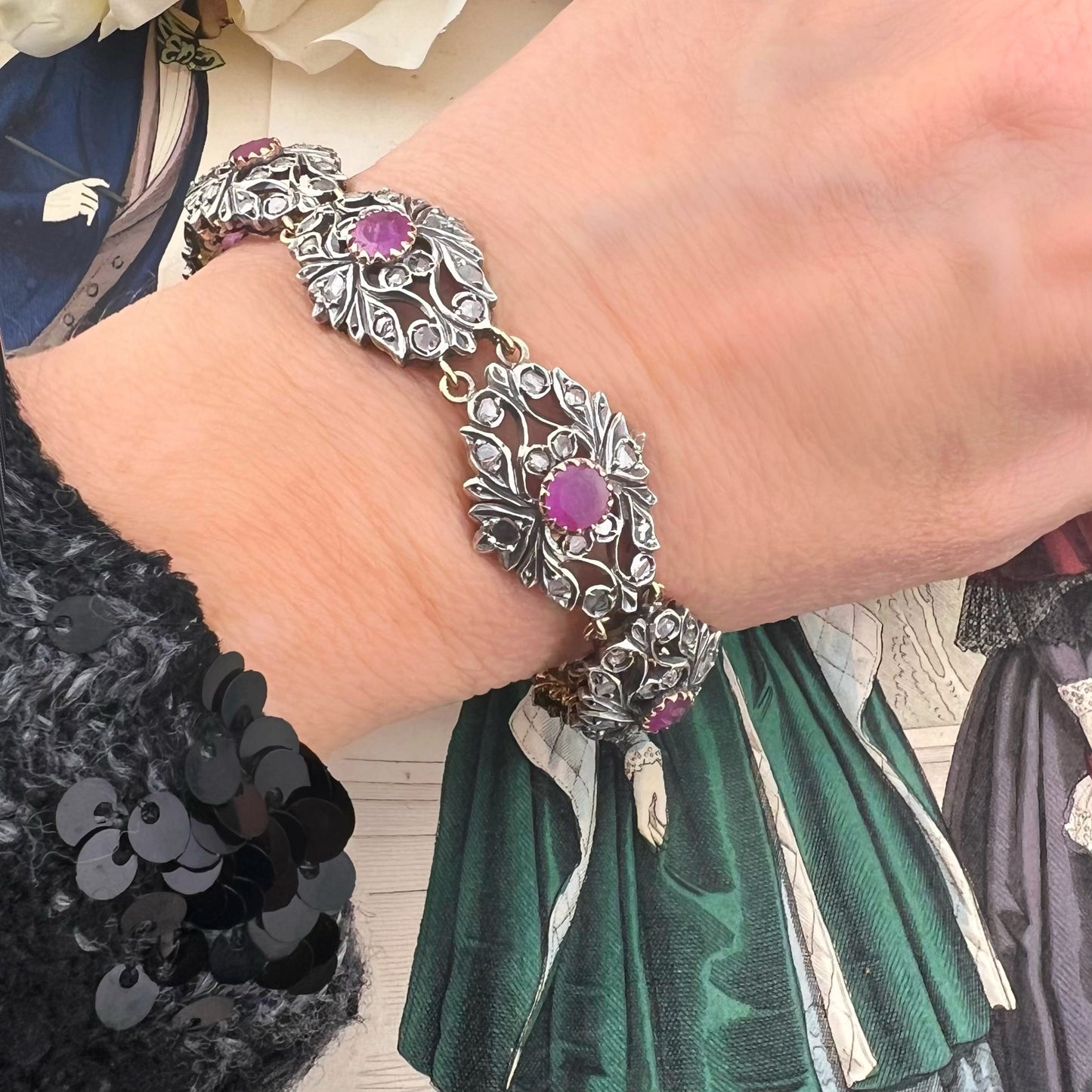 Bracciale con rubini e diamanti a rosetta in oro 18 ct e argento