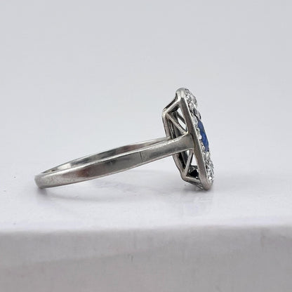 Anello Art Déco in platino con zaffiro e diamanti old mine – Europa, circa 1930