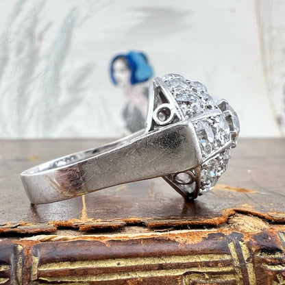 Anello a cupola Art Déco in platino con oltre 4 carati di diamanti – 1920-1940
