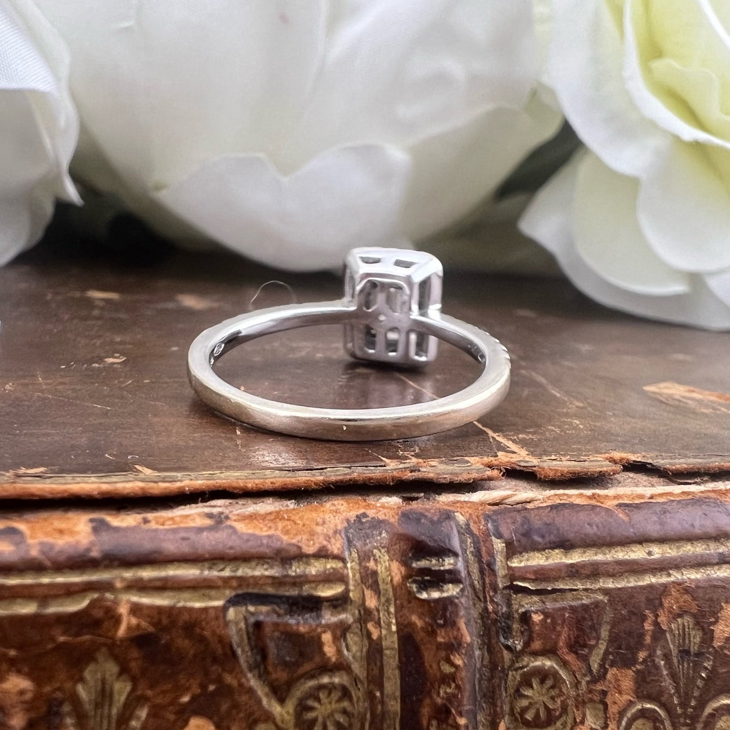 Anello pre loved oro bianco 18 ct e diamanti