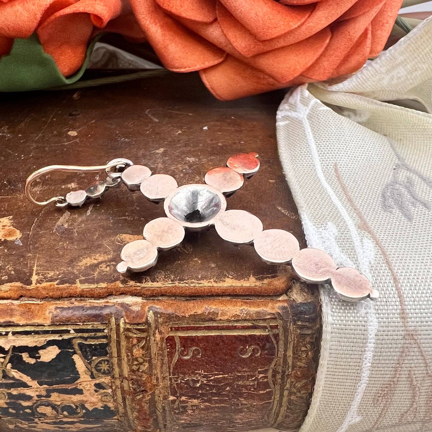 Croce Arlésienne in diamanti, argento e oro con gancio originale