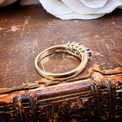 Anello vintage in oro con topazi blu e diamanti – Inghilterra, anni ’80