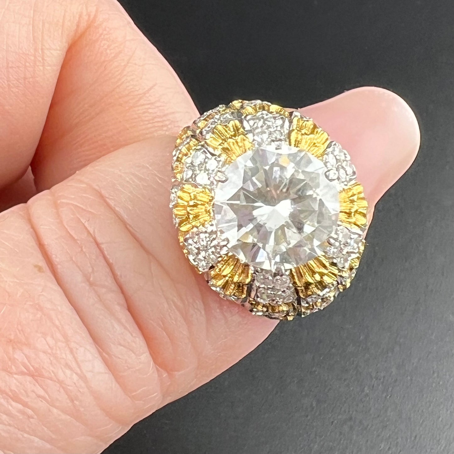 Anello Buccellati oro 18 kt bianco e giallo e diamante 2.70 ct GIA