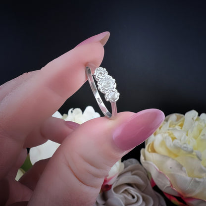 Anello trilogy con diamanti old mine