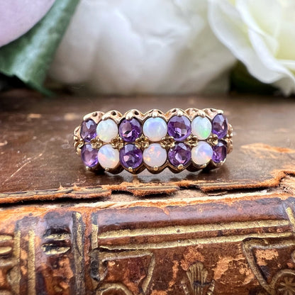 Anello a doppia riviera con ametiste e opali