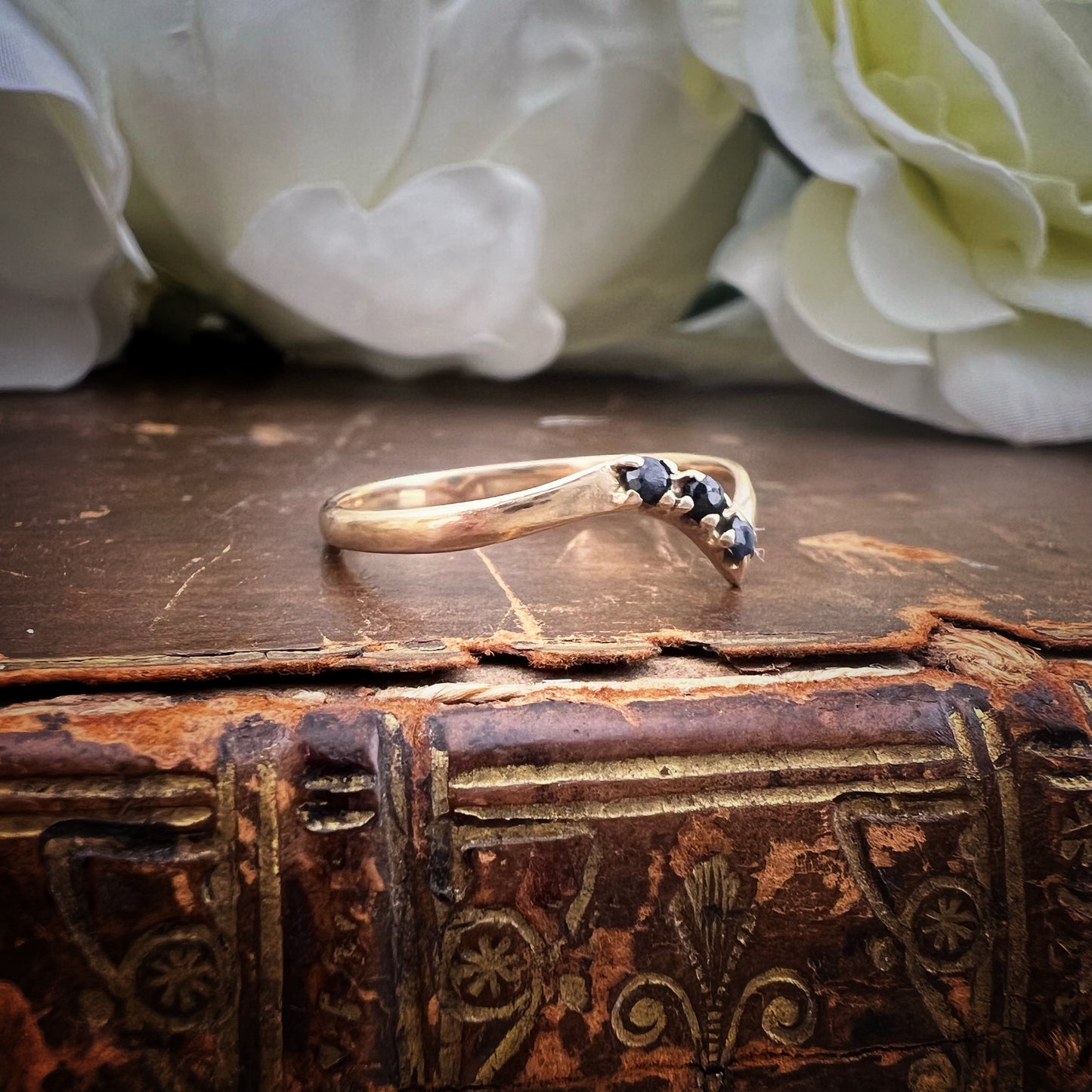 Wishbone ring in oro e zaffiri Birmingham 1984