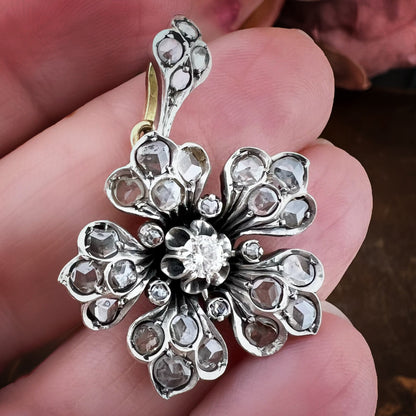 Pendente vintage a fiore in oro 18k con diamanti taglio rosa e brillante