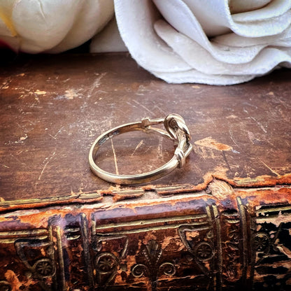 Anello vintage in oro con nodo d’amore – Inghilterra