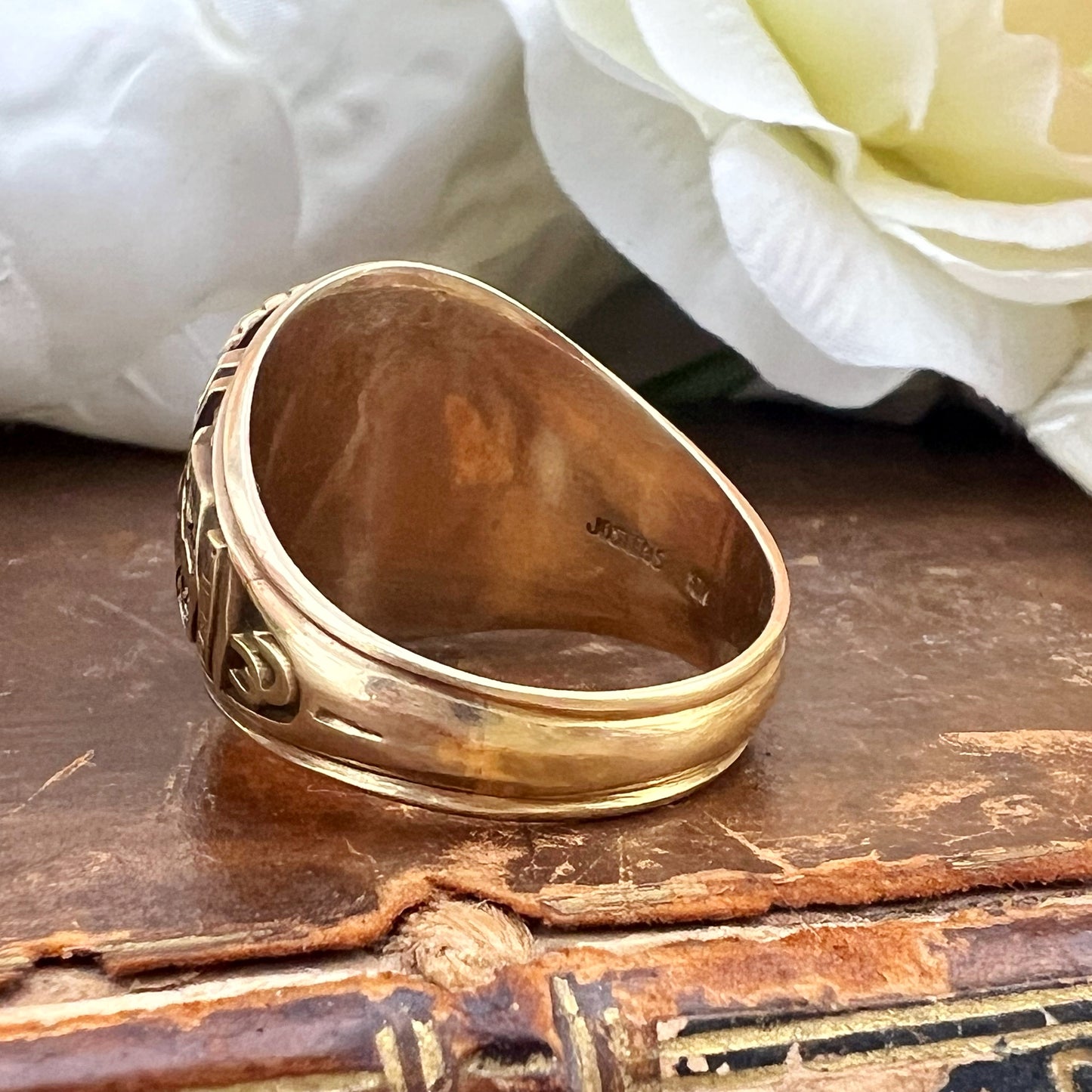 Cosa Ring High School, Chino, in California 1982 con incisione interna cowboy