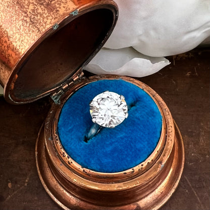 Anello solitario in oro 18k con diamante da 3.90 ct.