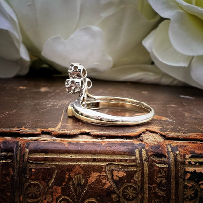 Anello “Memoria di Due Epoche” – Oro bianco e giallo 9 ct, Diamanti Old Mine e Zaffiri naturali