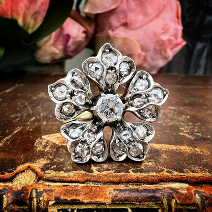 Anello vintage a grande fiore in oro 18k con diamanti taglio rosa e brillante