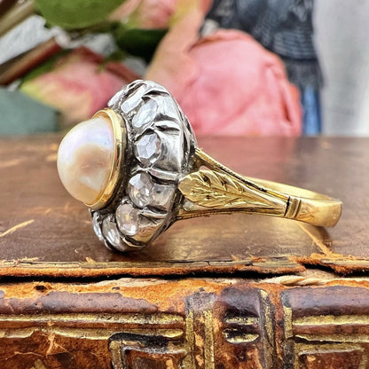 Anello antico in oro 18K con perla Mabè e diamanti a taglio rosa