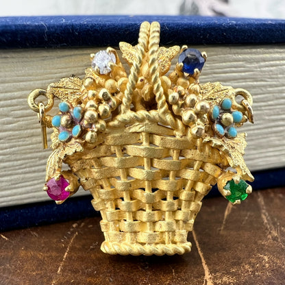 Ciondolo a cestello fiorito in oro 18 k con pietre preziose – Italia, 1948-1968