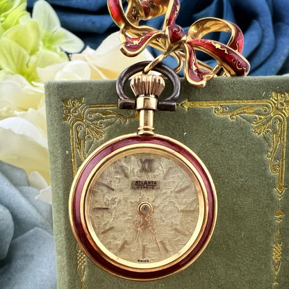 Orologino spilla (brooch watch) in oro 18 k e smalti. Italia 1950
