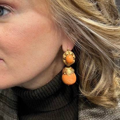 Orecchini in oro e corallo, giorno e notte