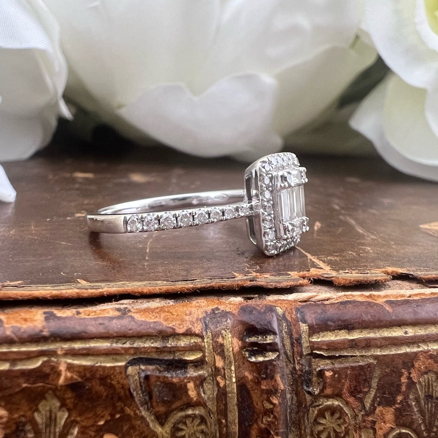 Anello pre loved oro bianco 18 ct e diamanti