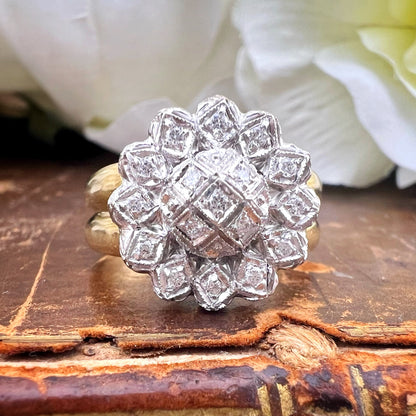 Anello Vintage Fiore in Oro 18K con Diamanti. Italia anni 80