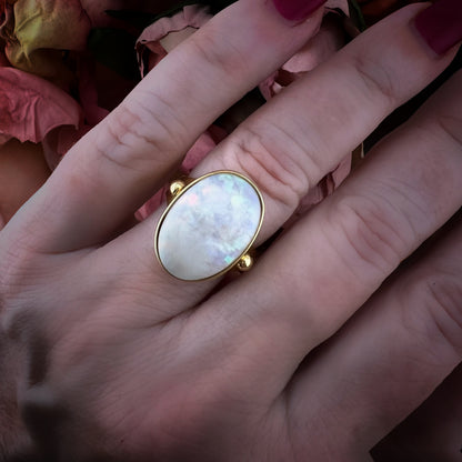 Anello vintage con Opale Australiano da 6 ct in Oro Giallo 18 Carati
