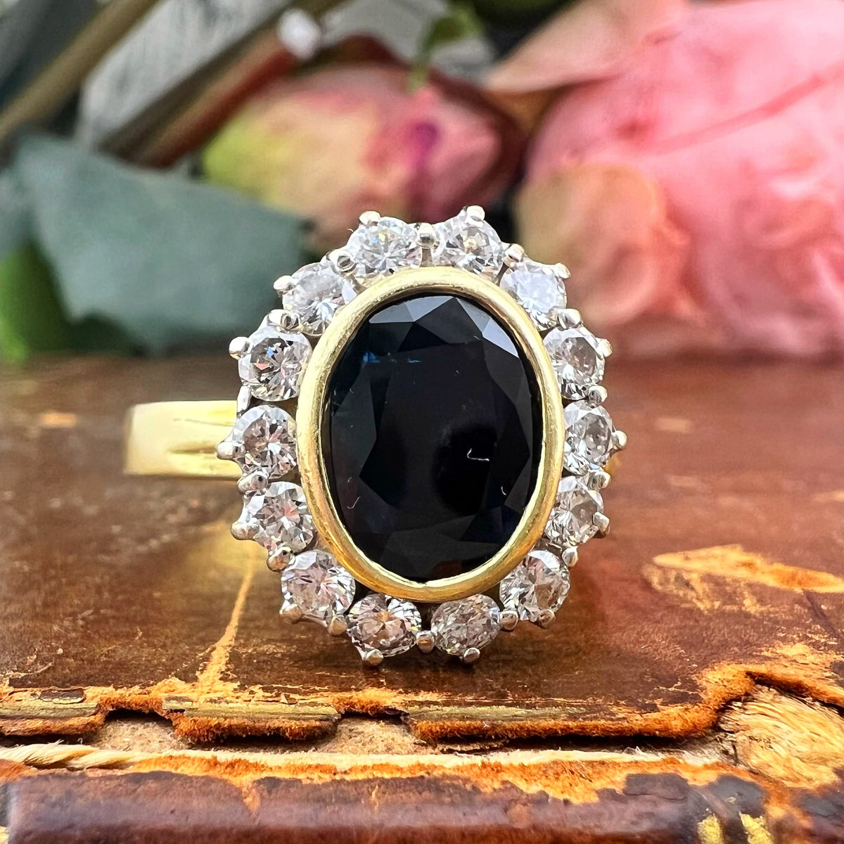 Anello Margherita con Zaffiro Naturale e Diamanti | Italia, anni ’50-’60