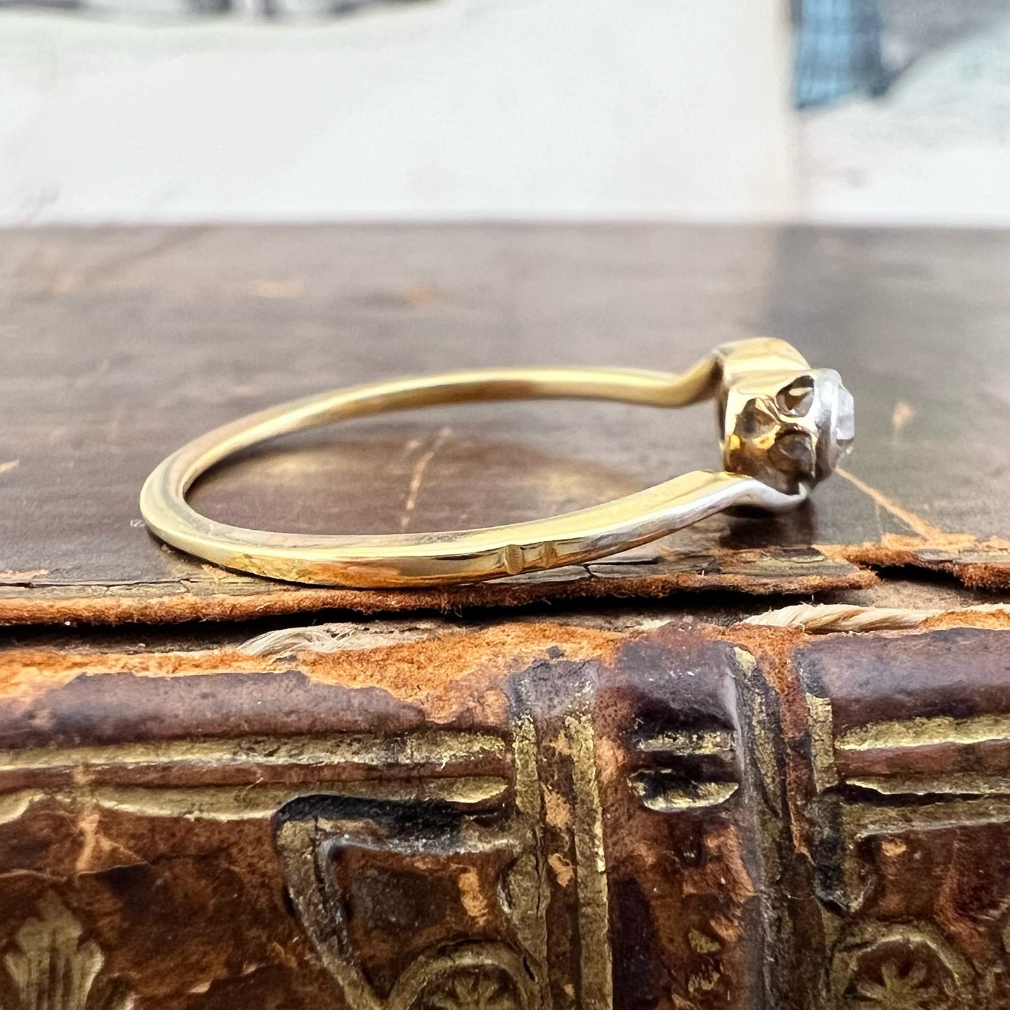 Anello Toi et Moi in oro 18k con diamanti old mine – Nord Europa, anni ’20