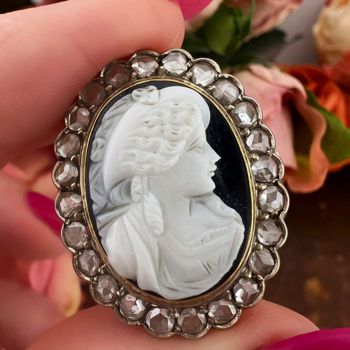 Spilla Cammeo Vittoriano in onice e diamanti - Oro 18K