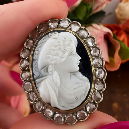 Spilla Cammeo Vittoriano in onice e diamanti - Oro 18K