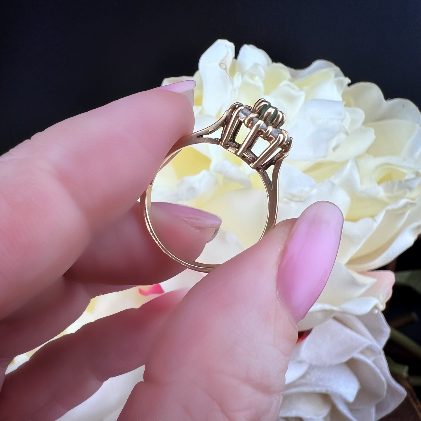 Anello Margherita in oro giallo con smeraldo e diamanti (Londra, 1979)