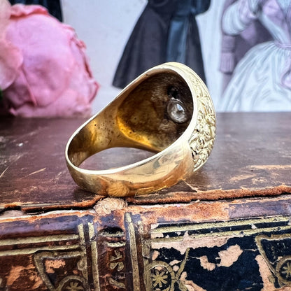 Anello chevalier araldico con diamante