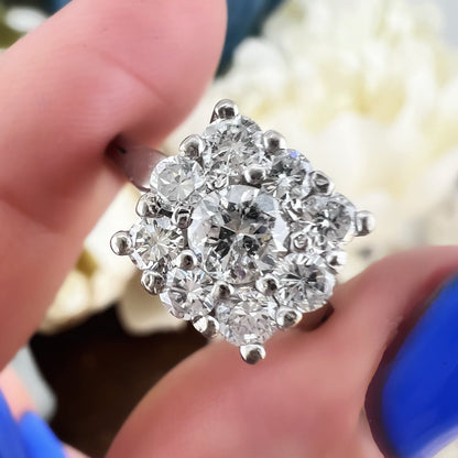 Anello a margherita quadrata struttura architettonica in oro bianco 18k e diamanti