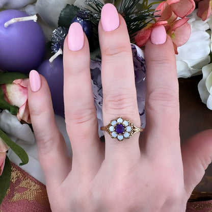 Anello a margherita con ametista e opali