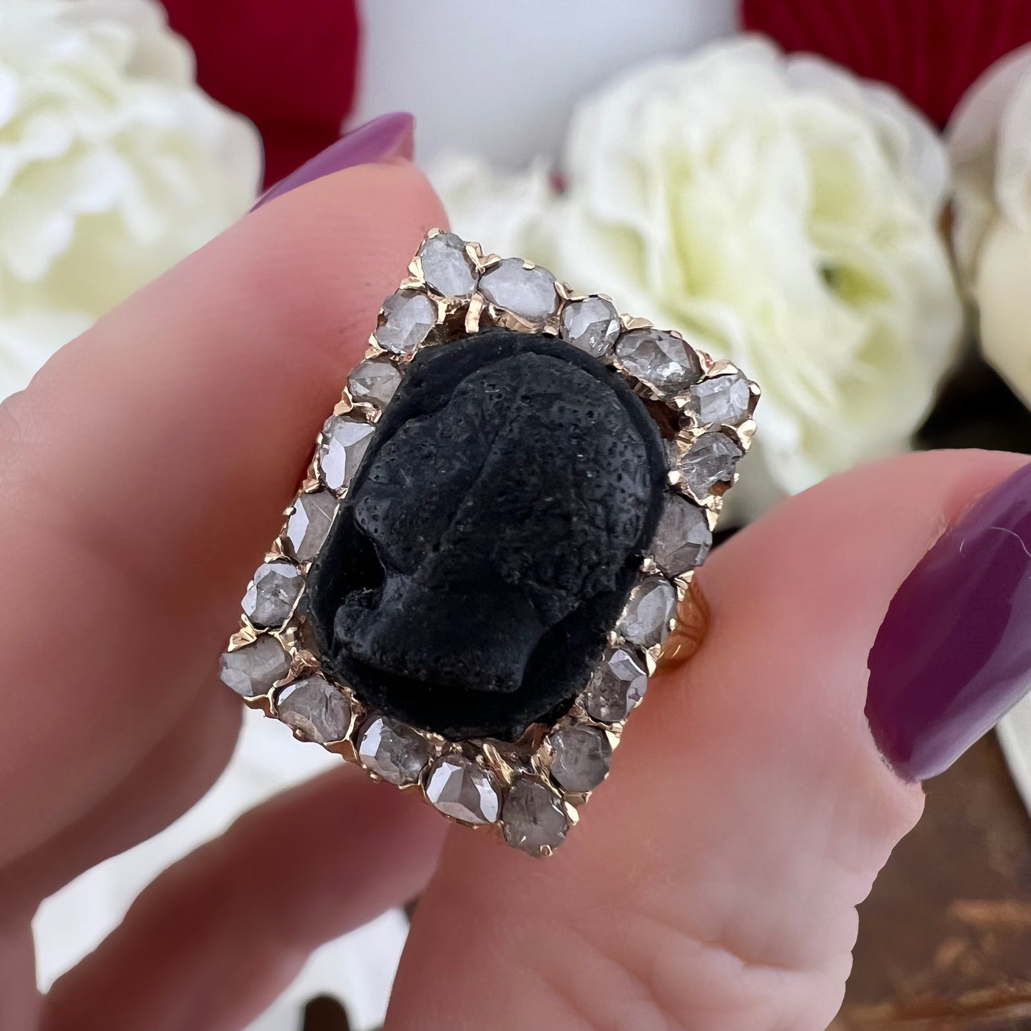 Parure ottocentesca veneziana con Moretti in materiale lapideo e diamanti a rosetta. Oro 18 ct