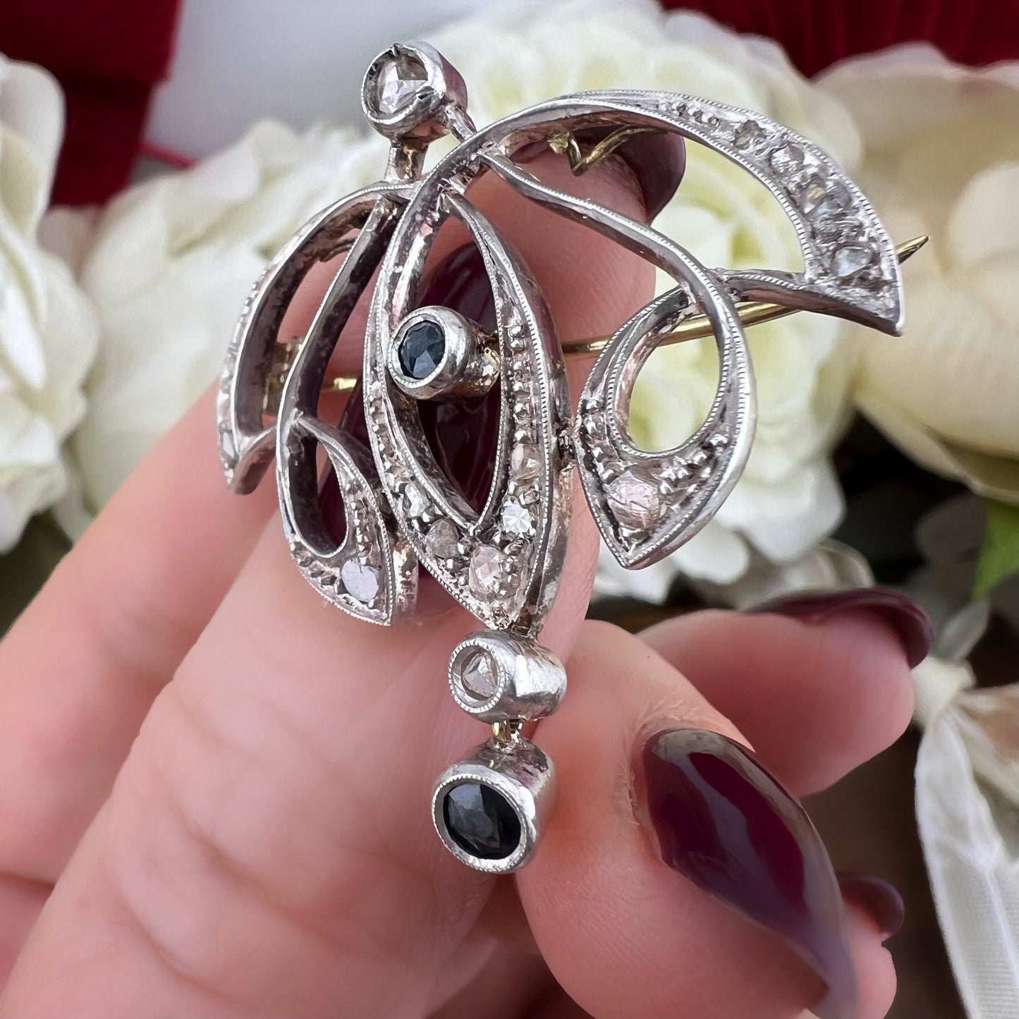 Pendente/spilla Art Nouveau in oro, argento, zaffiri, diamanti