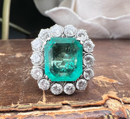 Anello vintage con smeraldo colombiano 4 ct e diamanti – Epoca 1950 ca.