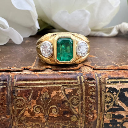 Anello in oro 18 ct con smeraldo colombiano da 1 carato e diamanti per 0.80 ct