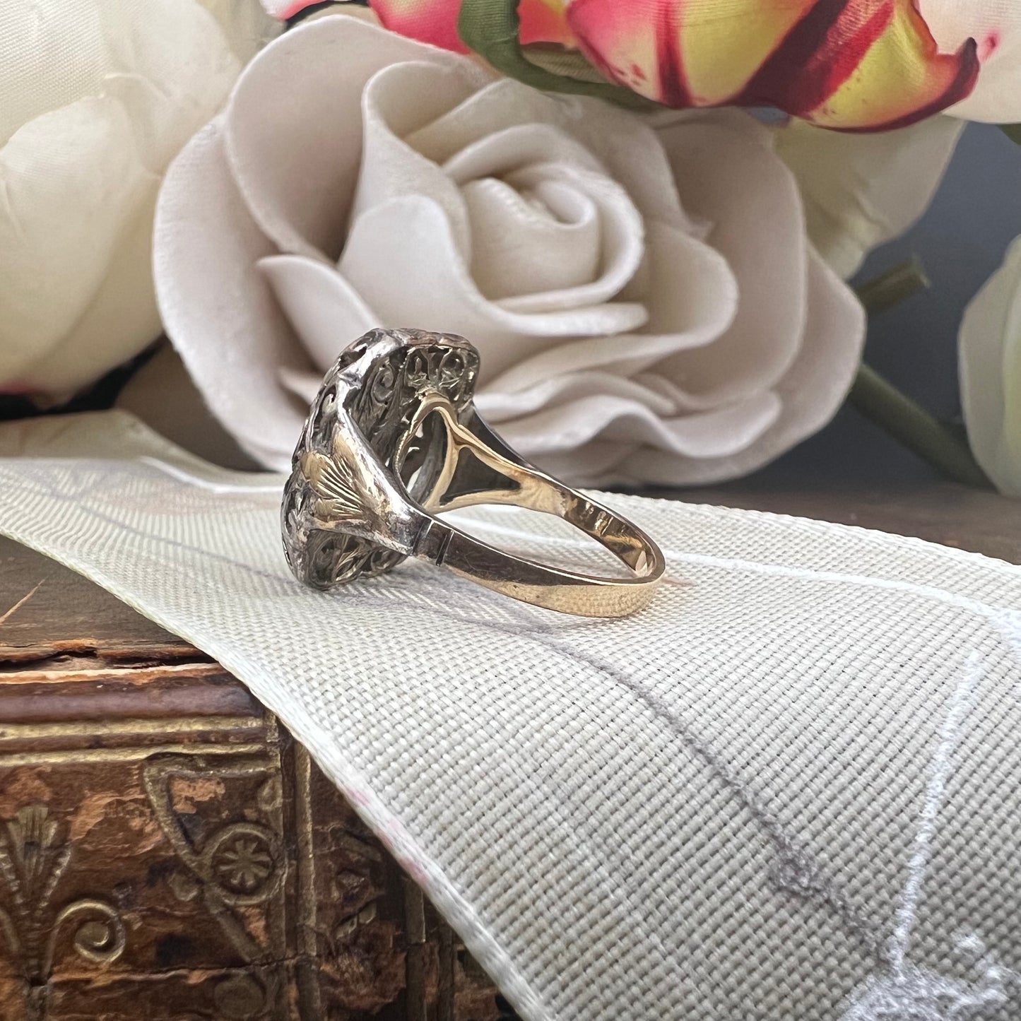 Anello in oro 18 ct e argento con topazio azzurro 1890-1910