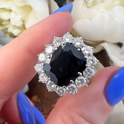 Anello vintage in oro 18K a margherita con zaffiro australiano da 7 ct e diamanti per 1.40 ct
