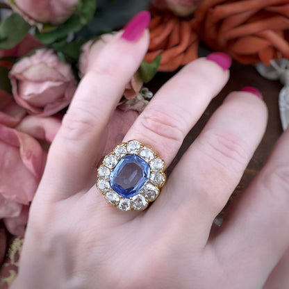 Anello fine ‘800 con zaffiro Ceylon 4.60 ct diamanti old mine 5 ct oro giallo 18k