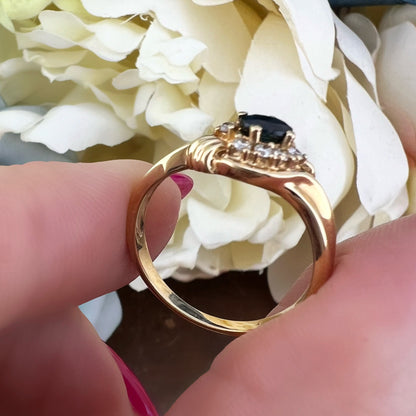 Anello con zaffiro e diamanti in oro giallo 14 ct