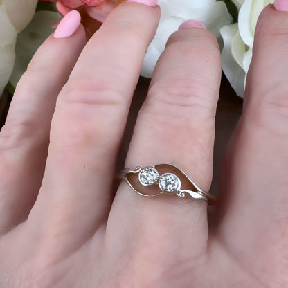Anello antico in oro 18 e due diamanti – italia primi anni del Novecento