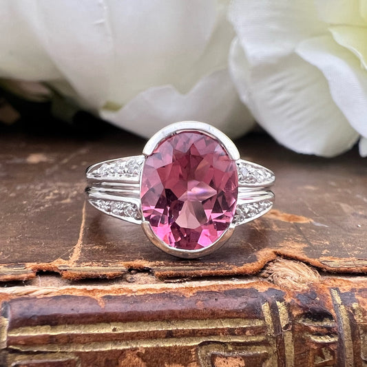 Anello con tormalina, diamanti, oro bianco 18 ct