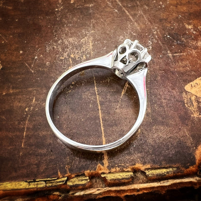 Solitario in oro bianco 18 ct con diamante Old Mine Cut da 0.60 ct