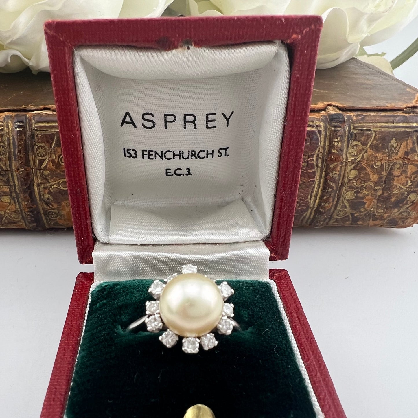 Anello Vintage Asprey in Oro Bianco 18 ct con Perla e Diamanti