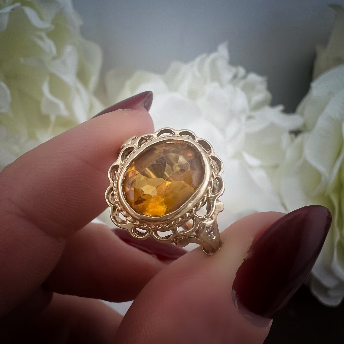 Anello vintage cocktail con citrino caldo e luminoso – Inghilterra, anni ’70