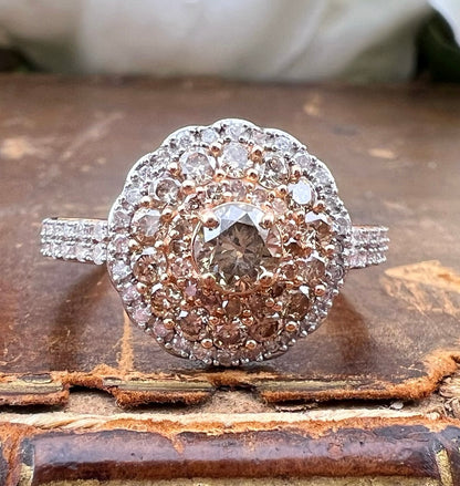 Anello vintage in oro 9k e diamanti bianchi e brown.