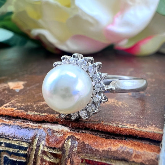 Anello con perla Akoya e diamanti anni ‘50-‘60 oro 18k