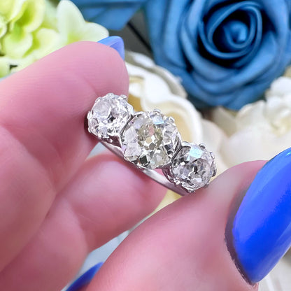 Anello trilogy in platino con diamanti old mine cut - circa 1910-20