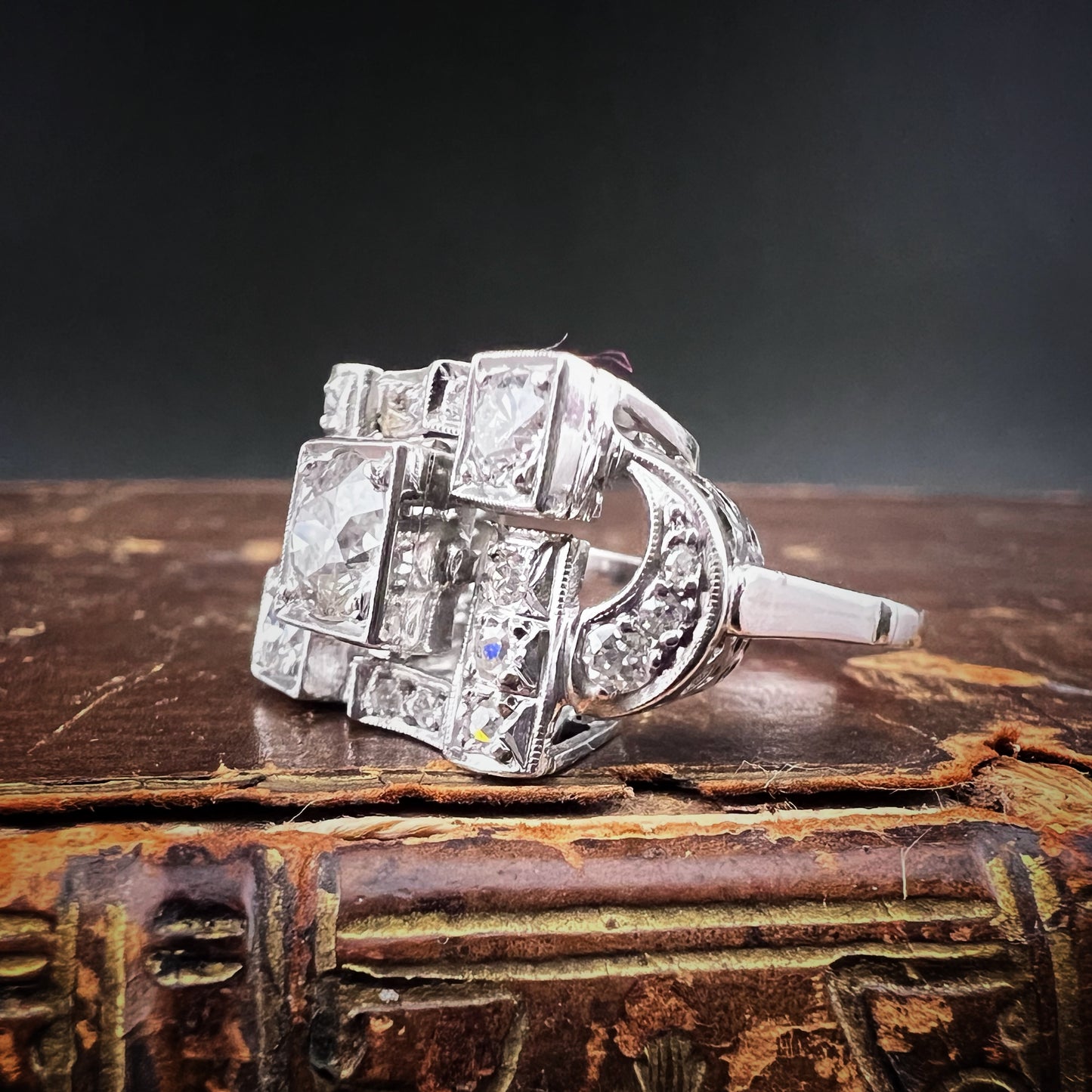 Anello Art Déco in Platino con Diamanti Naturali