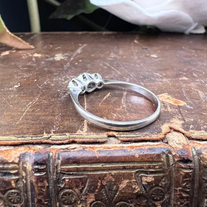 Anello trilogy con diamanti old mine