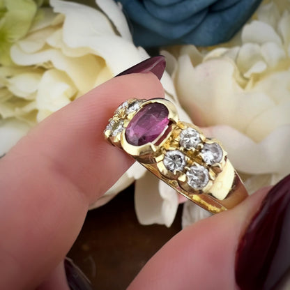 Anello in oro giallo 18 kt con rubino e diamanti